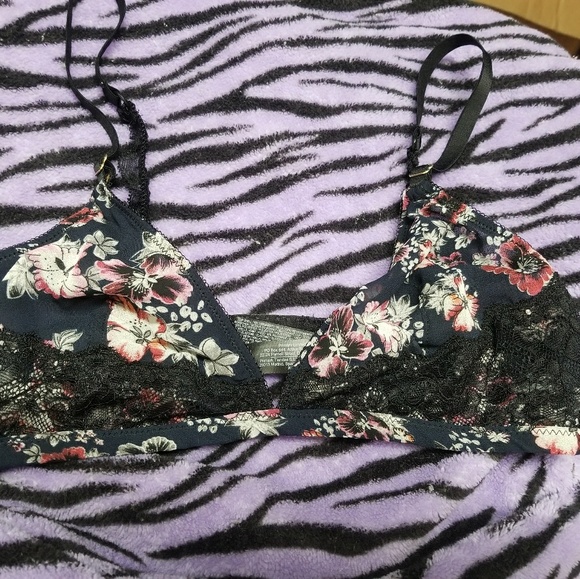 Secret Possessions Other - Secret Possessions Floral Bralette, M